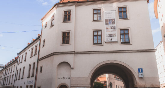 Měnínská brána